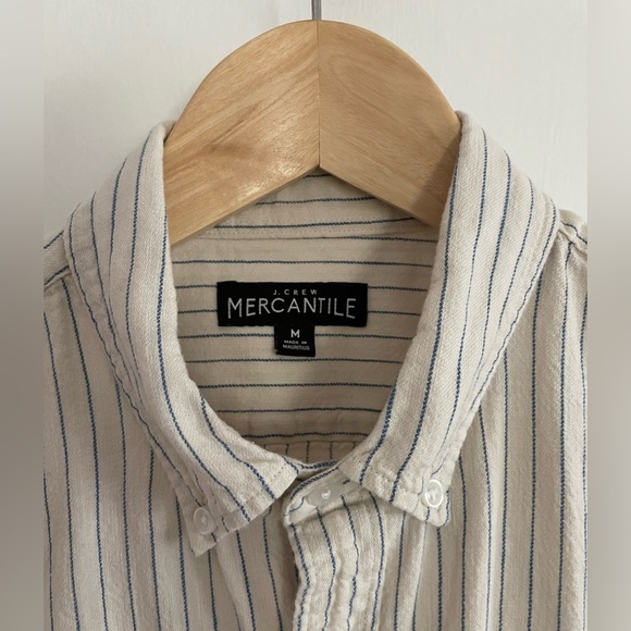 J. Crew men’s short sleeve button down shirt. - Picture 2 of 4